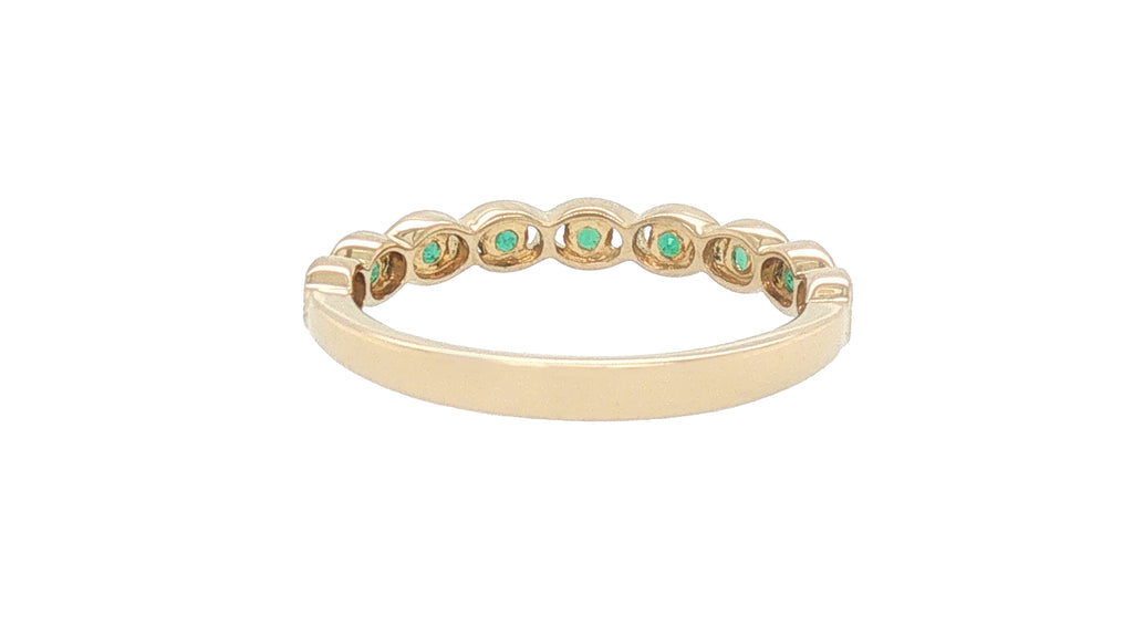 18K Yellow Gold Round Emerald Stackable Ring with Milgrain Bezels