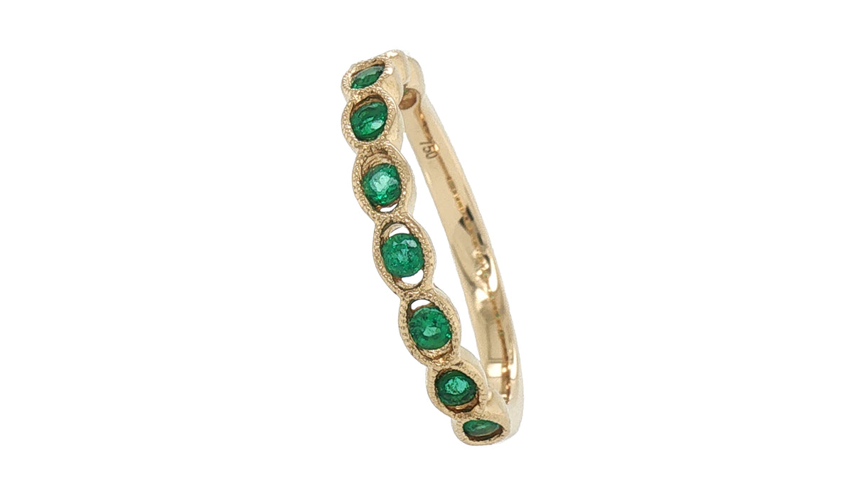18K Yellow Gold Round Emerald Stackable Ring with Milgrain Bezels