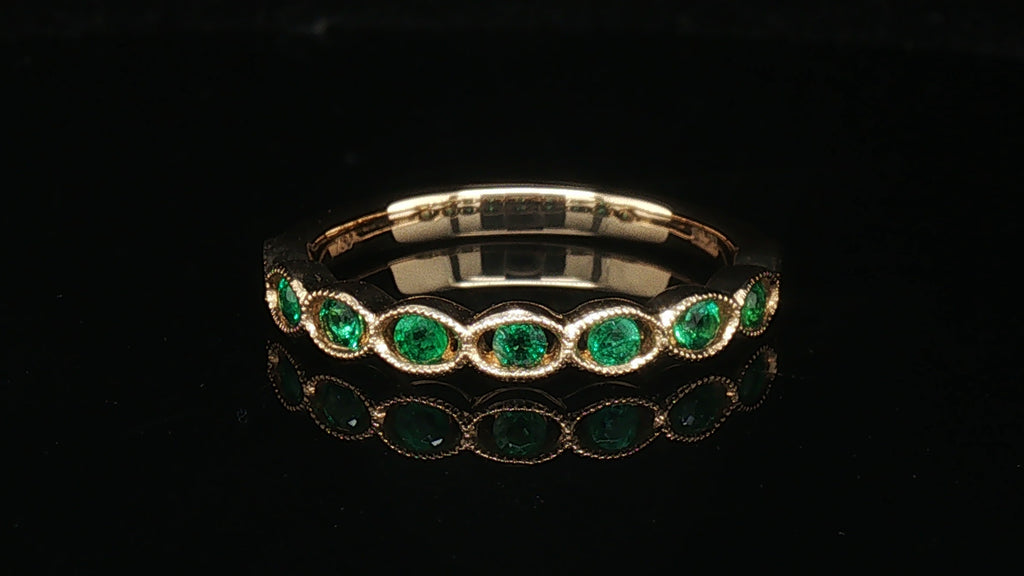 18K Yellow Gold Round Emerald Stackable Ring with Milgrain Bezels