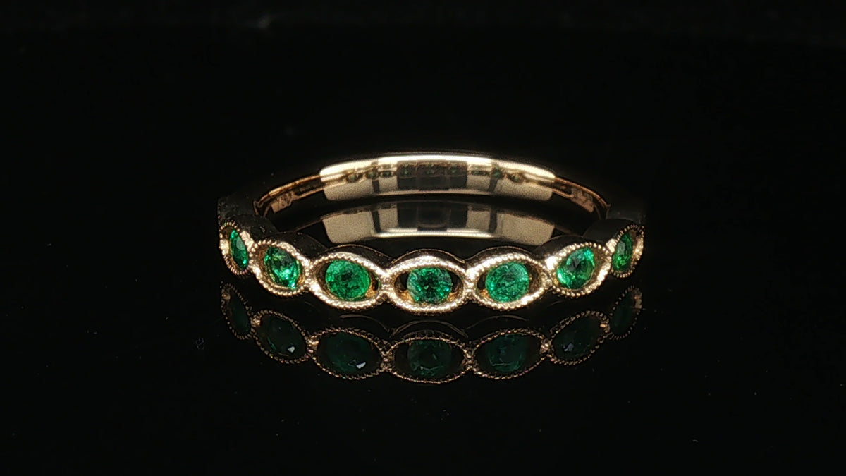 18K Yellow Gold Round Emerald Stackable Ring with Milgrain Bezels